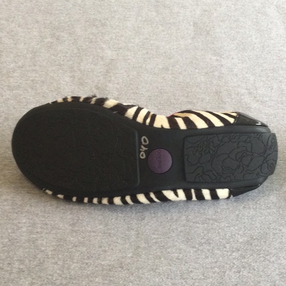 FINAL PRICE NWOB Me Too Heather zebra pattern flat - Size 7M. - Picture 7 of 16